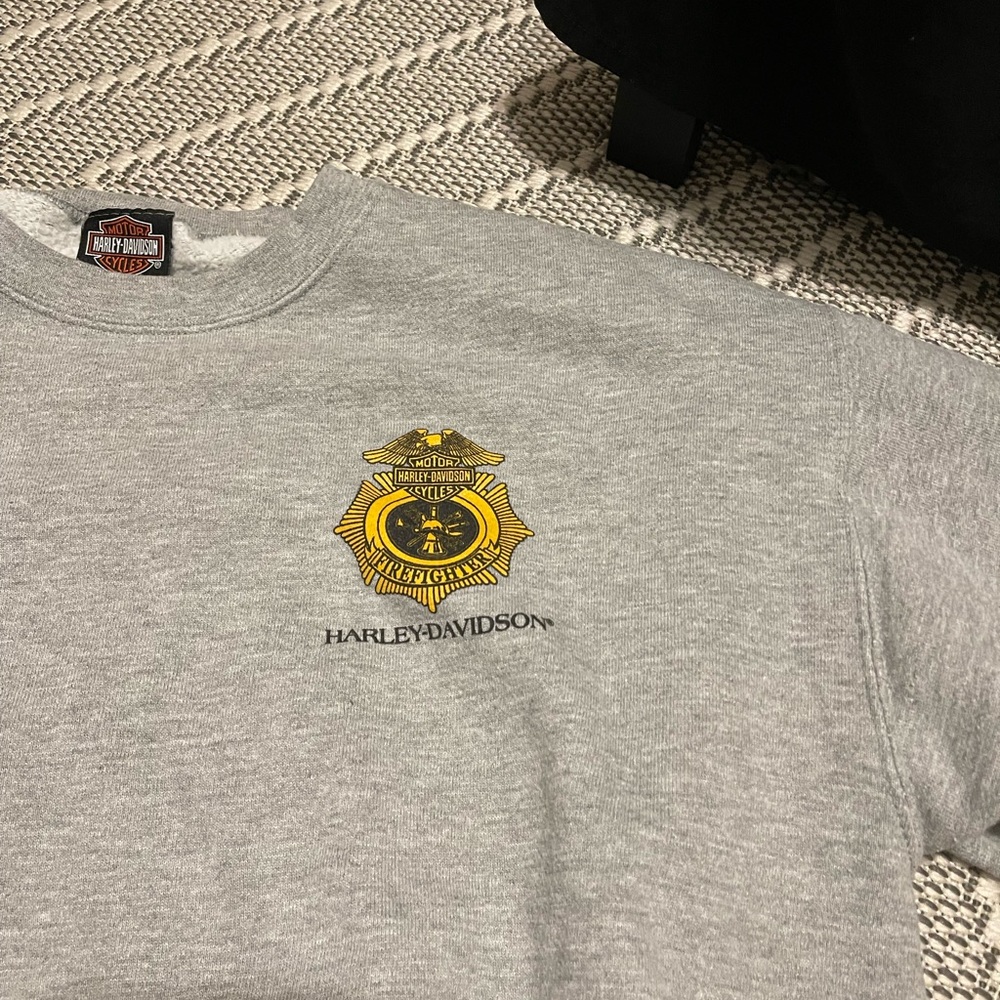 Sweatshirt. Large. Good Condition - image 3